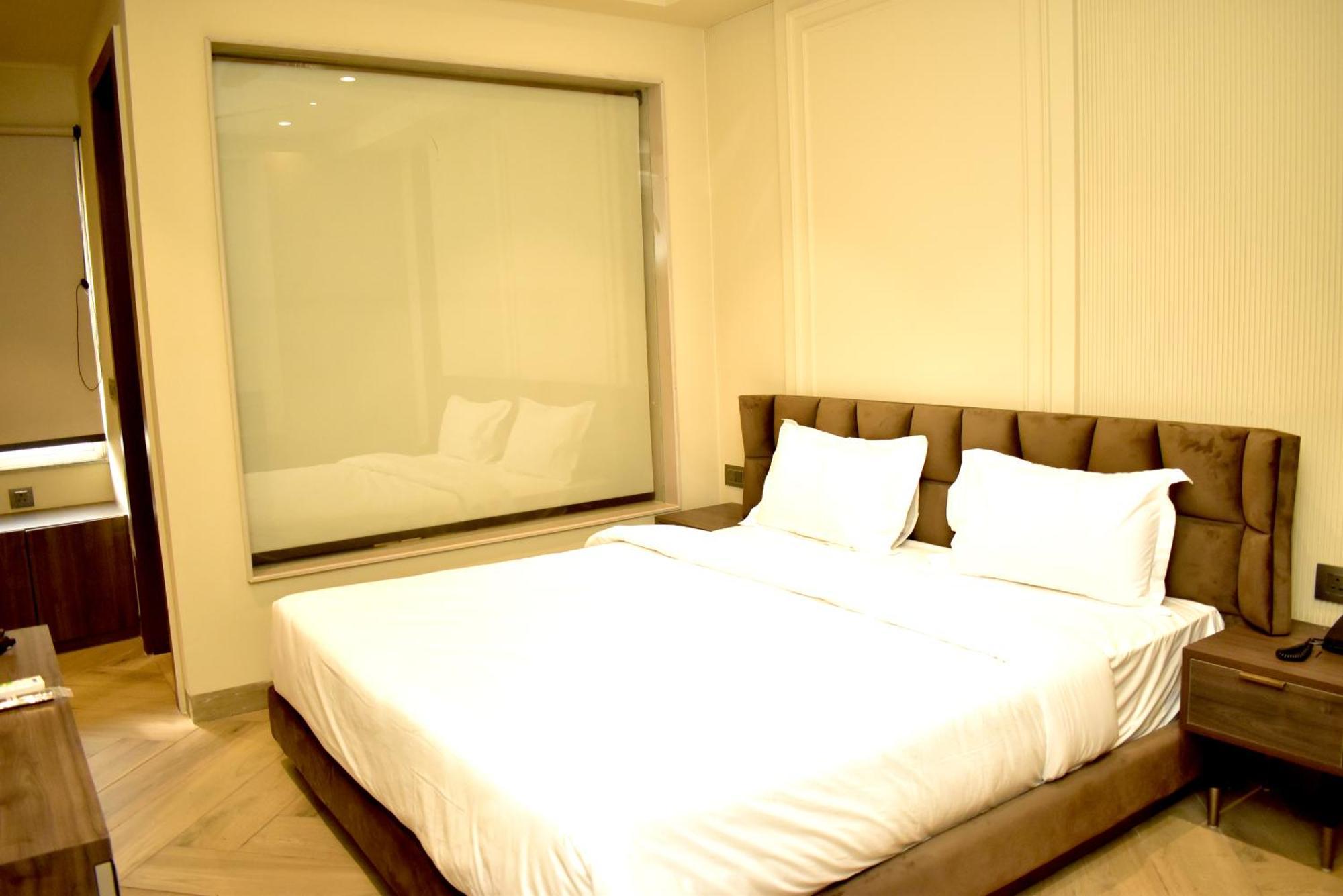 Hotel Cullinan By Qotel Janakpuri Delhi Zewnętrze zdjęcie