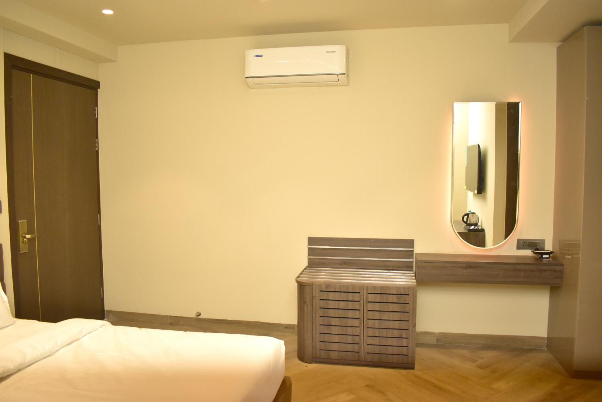 Hotel Cullinan By Qotel Janakpuri Delhi Zewnętrze zdjęcie