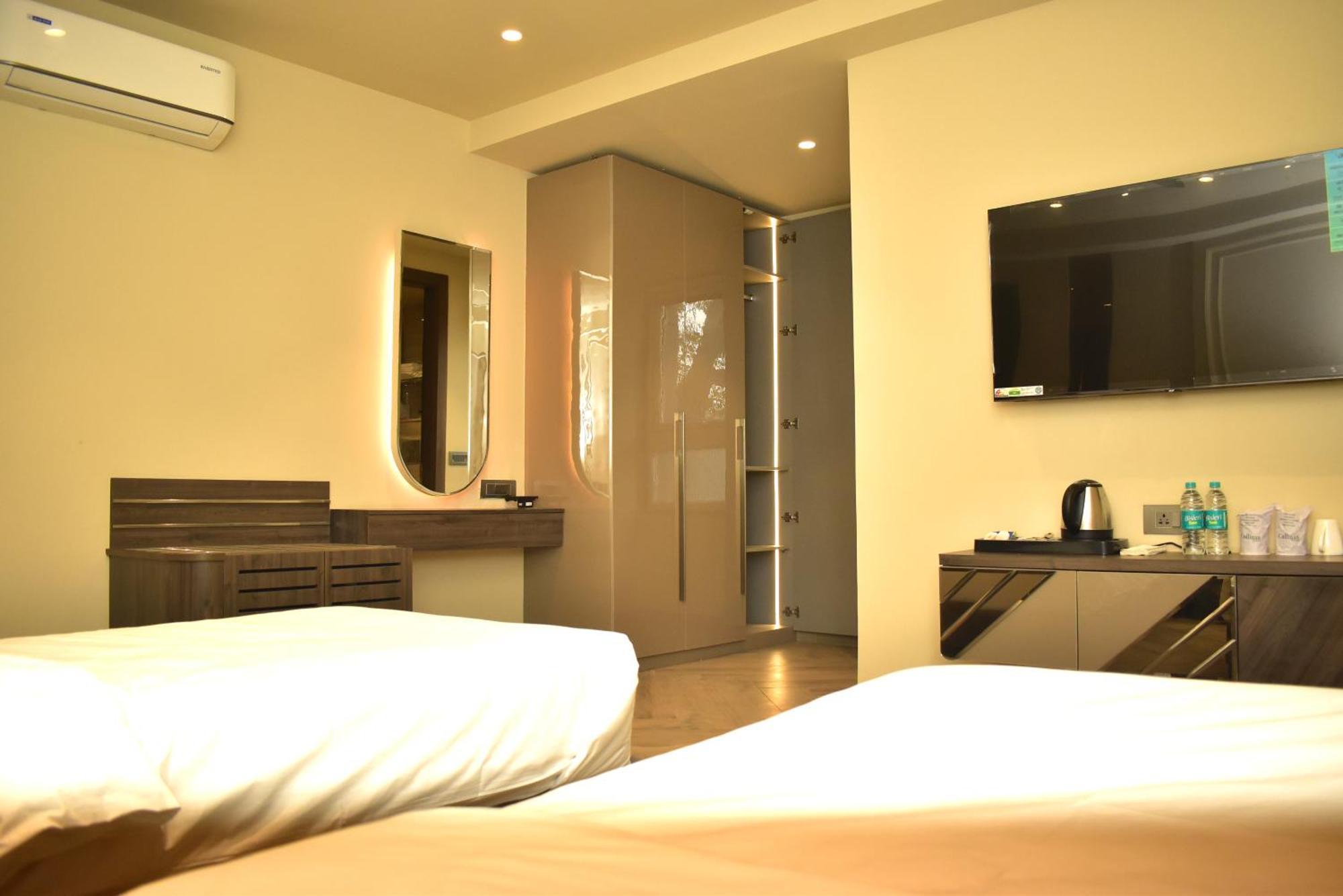 Hotel Cullinan By Qotel Janakpuri Delhi Zewnętrze zdjęcie